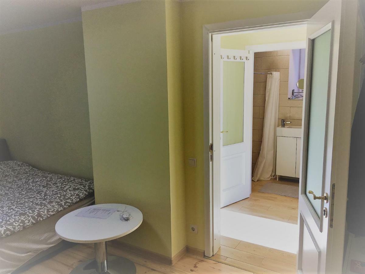 Excelent Apartment With Garden And Free Parking Riga Esterno foto